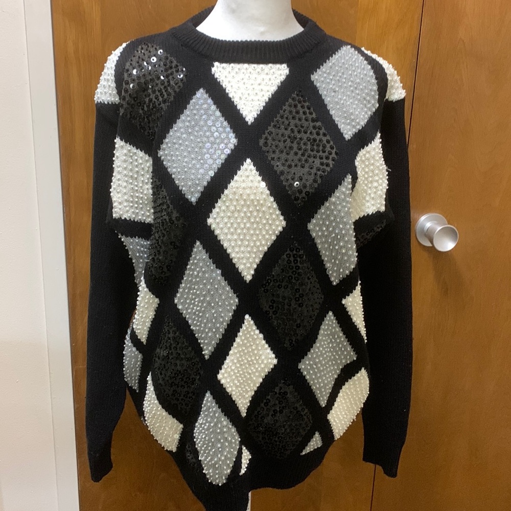 VINTAGE ALFRED DUNNER BLACK GRAY AND WHITE SEQUIN SWEATER